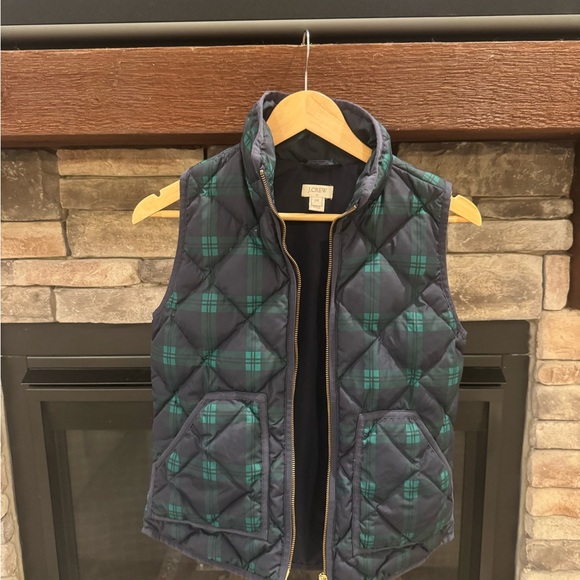 J.Crew Women’s XXS lightweight  down puffer vest! - Picture 3 of 9